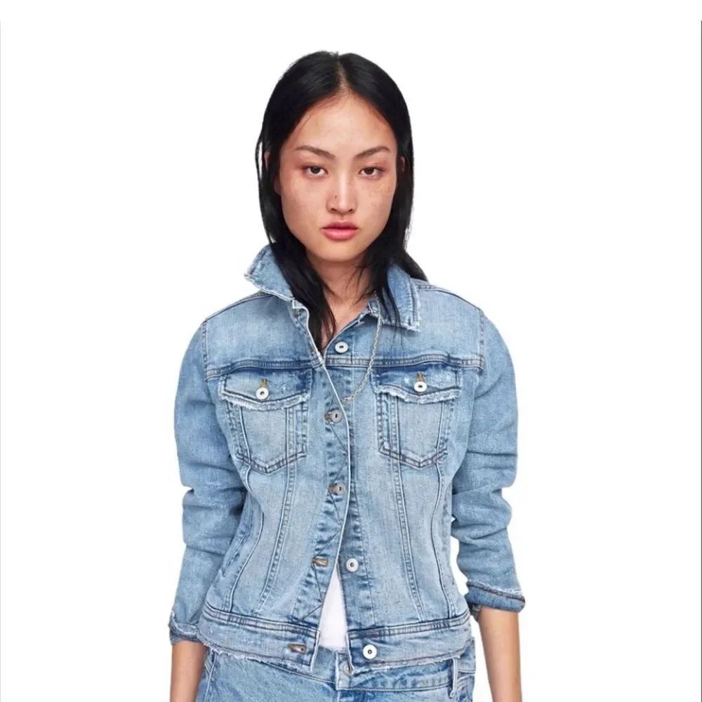 Zara light wash classic denim jacket size XS